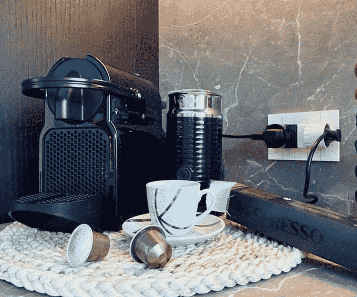 دستگاه-نسپرسو-انیسیا-مشکی-دلونگی-با-فوم-ساز-نسل-3-3