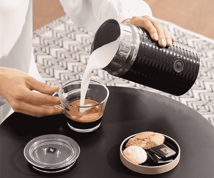 اسپرسو ساز نسپرسو اسنزا مینی دلونگی با فوم شیرساز Aeroccino 3